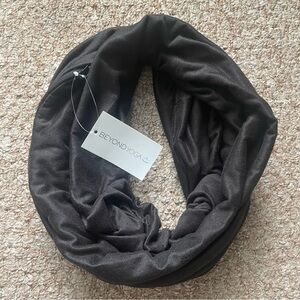 NWT Beyond Yoga Black Pocket Infinity Scarf